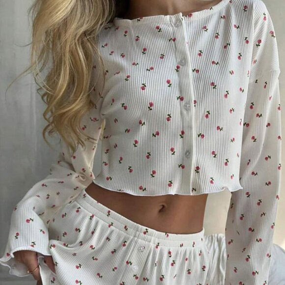 Cropped Open-Front Two-Piece | Long Sleeve Top & Loose Shorts | Floral Casual - Picture 1 of 5